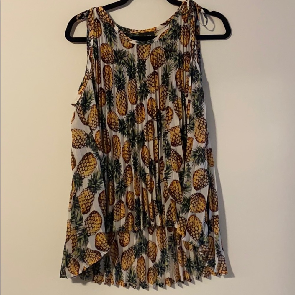 Pleated pineapple print hi-low tank